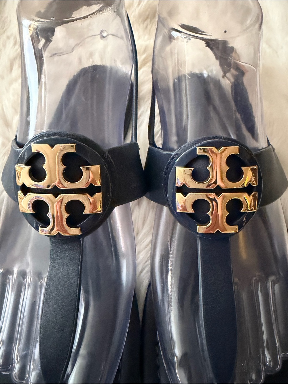 Tory Burch Navy Leather Logo Thong Sandals with Gold Emblem - Picture 2 of 6